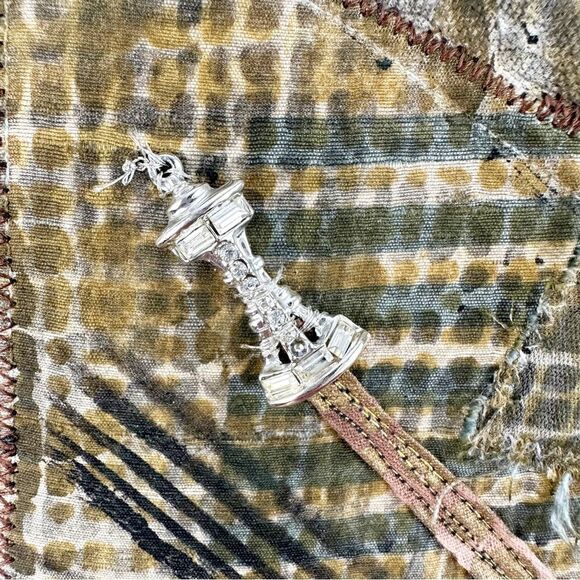 Artist’s Custom Designed Repurposed Jean Vest w/Mixed Media Queen Figure Sz 1X - Picture 8 of 14